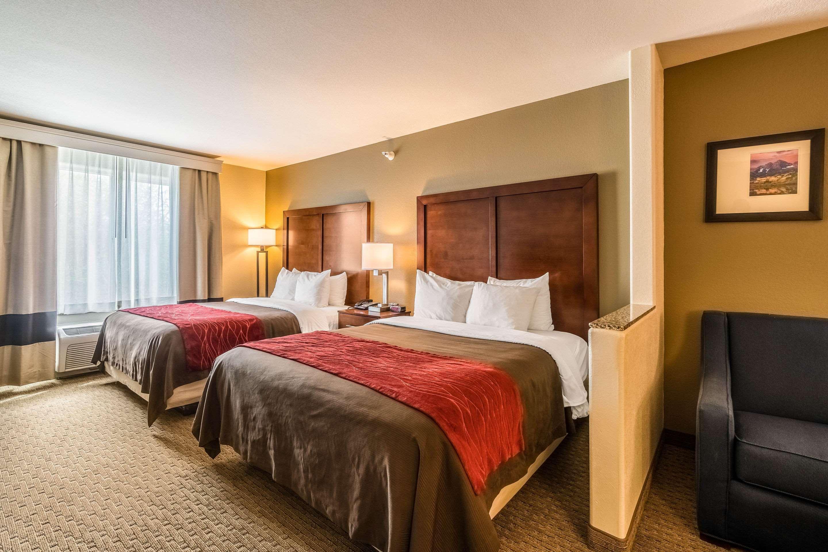Comfort Inn & Suites Райфъл Екстериор снимка