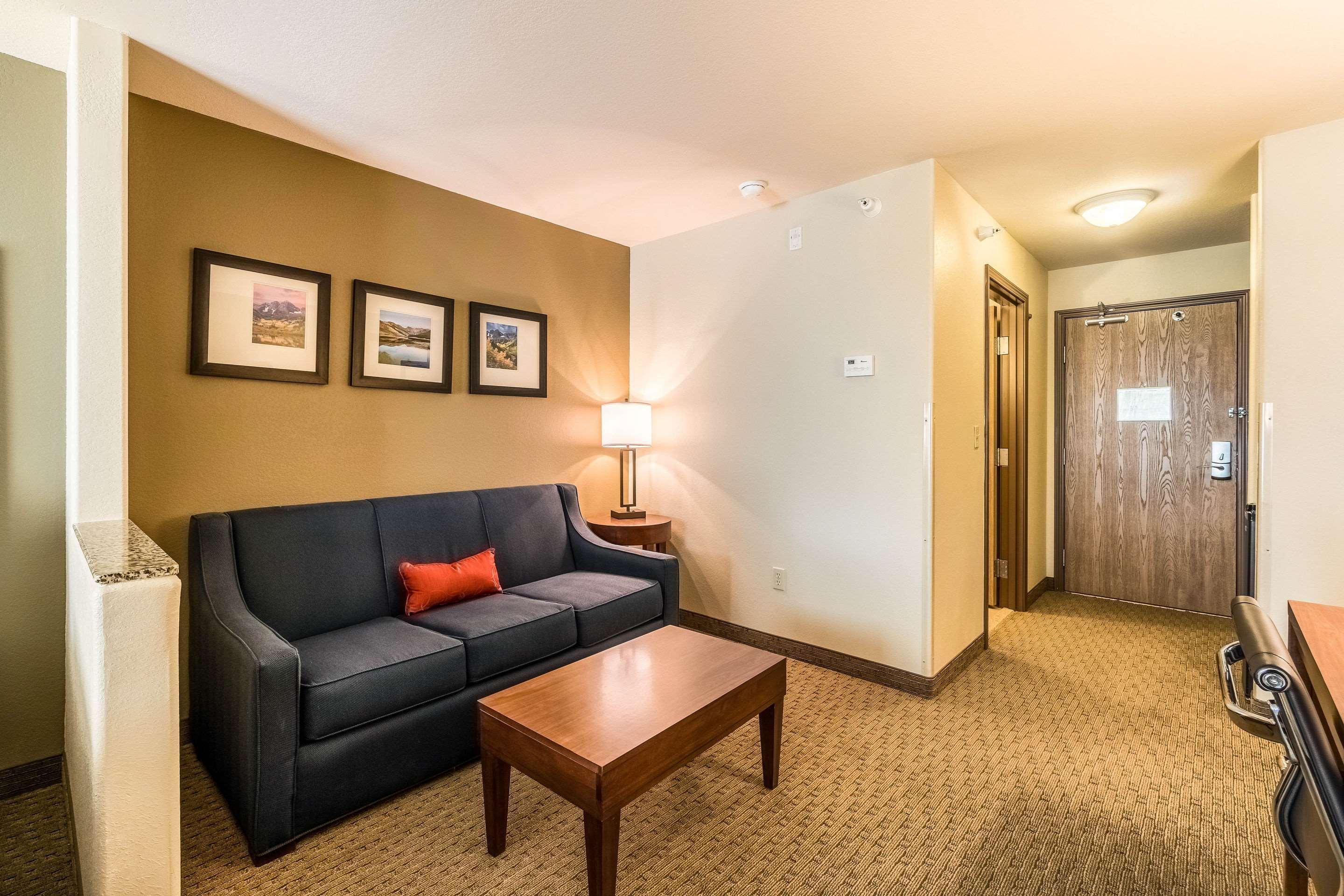 Comfort Inn & Suites Райфъл Екстериор снимка