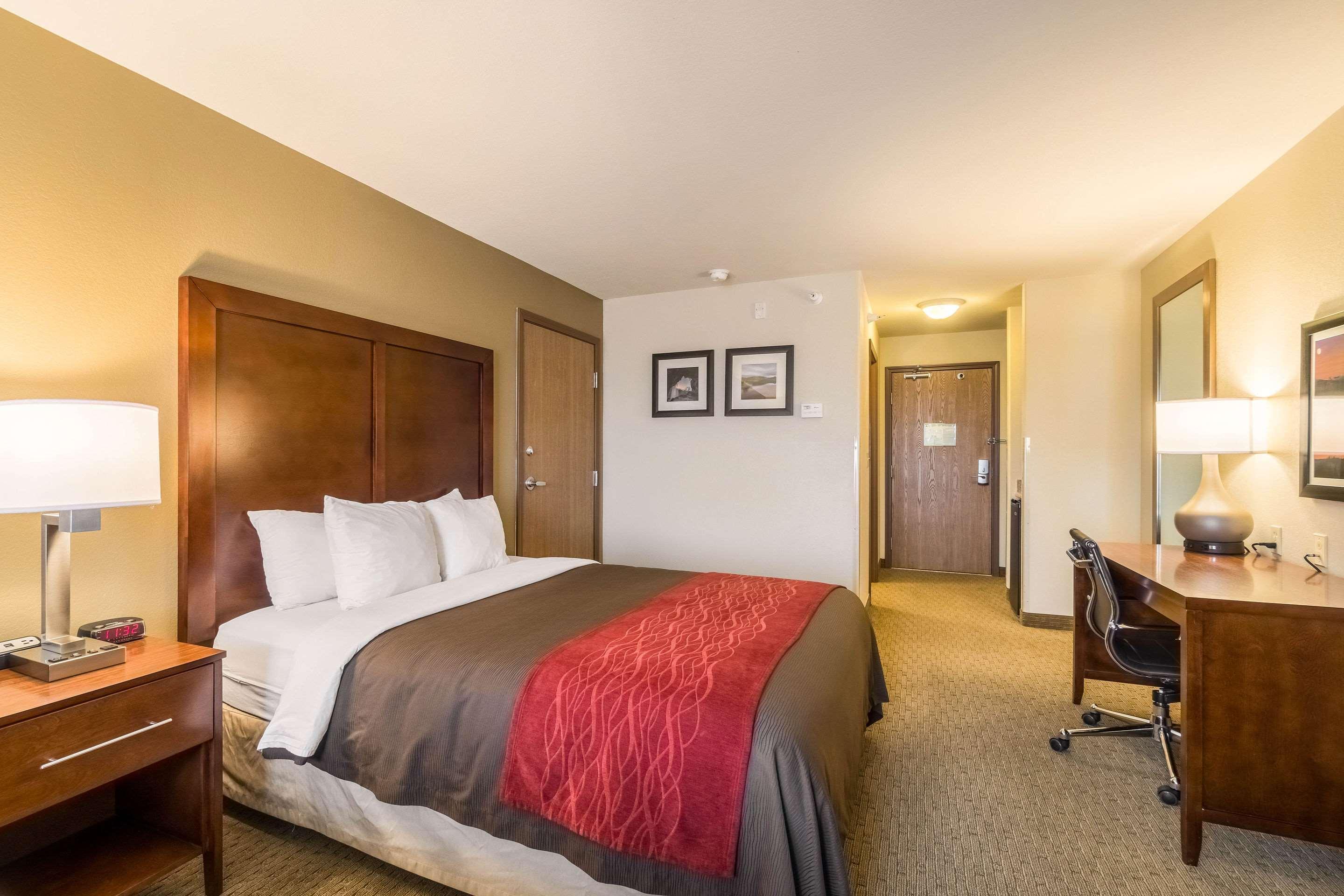 Comfort Inn & Suites Райфъл Екстериор снимка