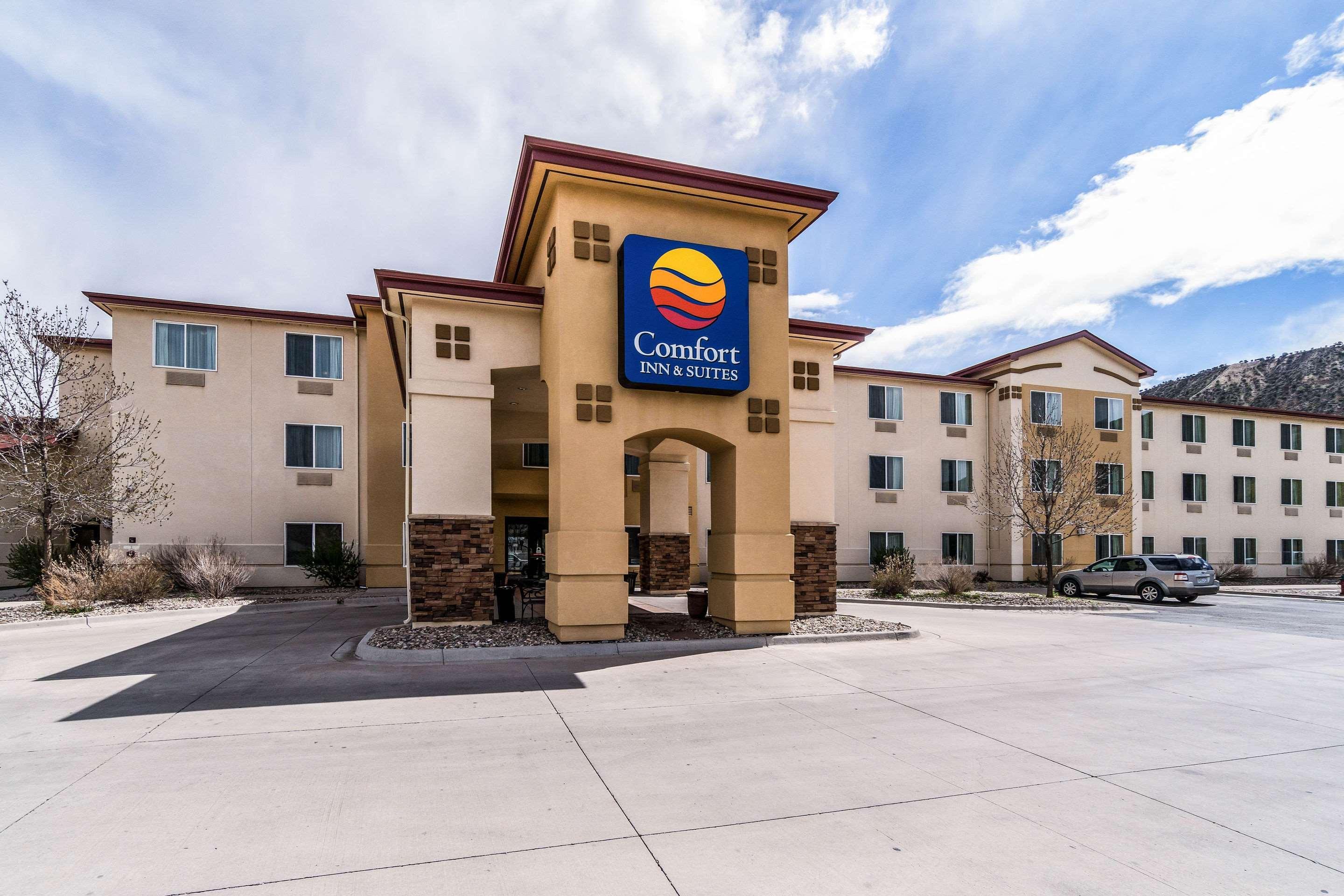 Comfort Inn & Suites Райфъл Екстериор снимка