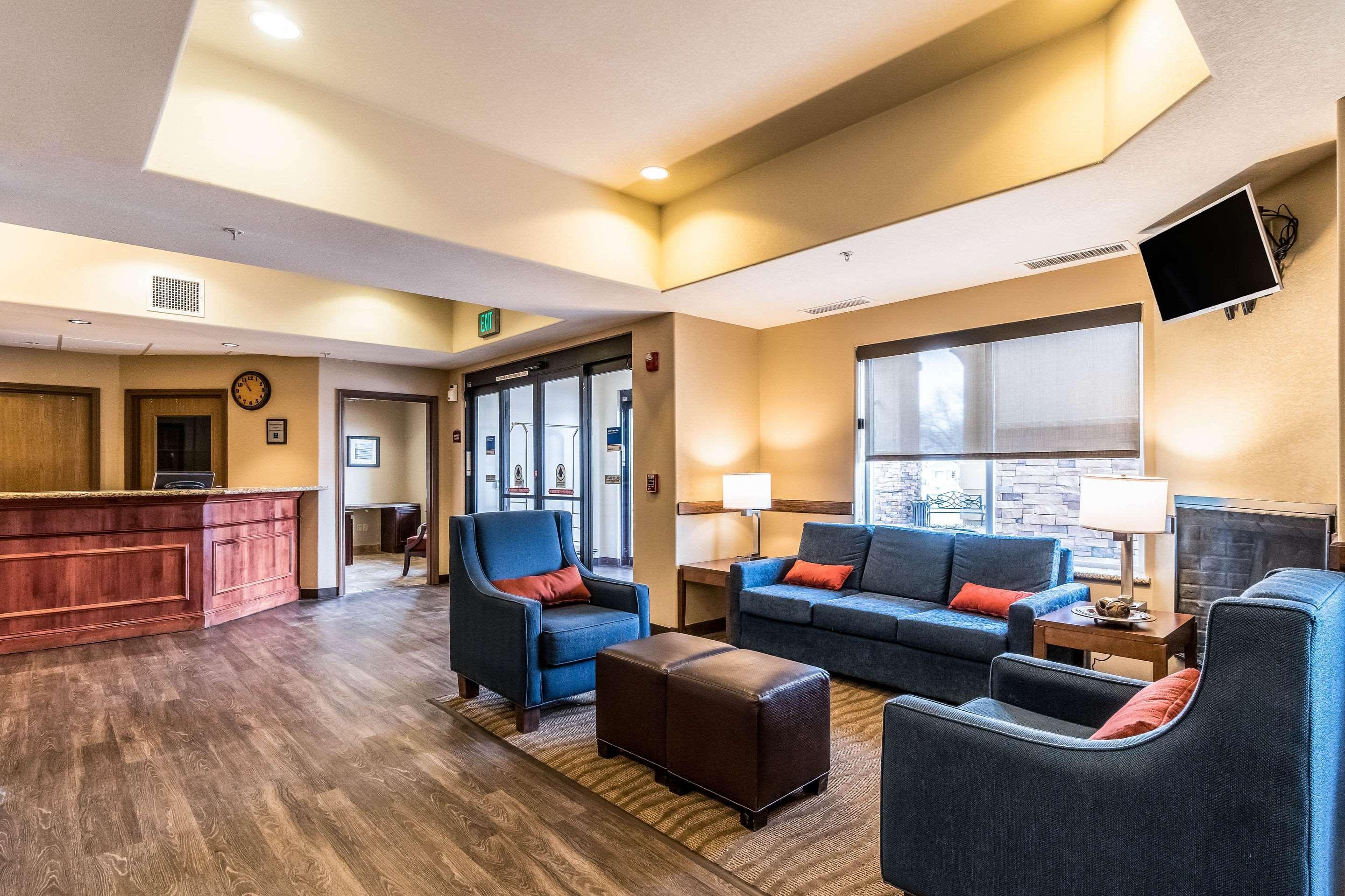 Comfort Inn & Suites Райфъл Екстериор снимка