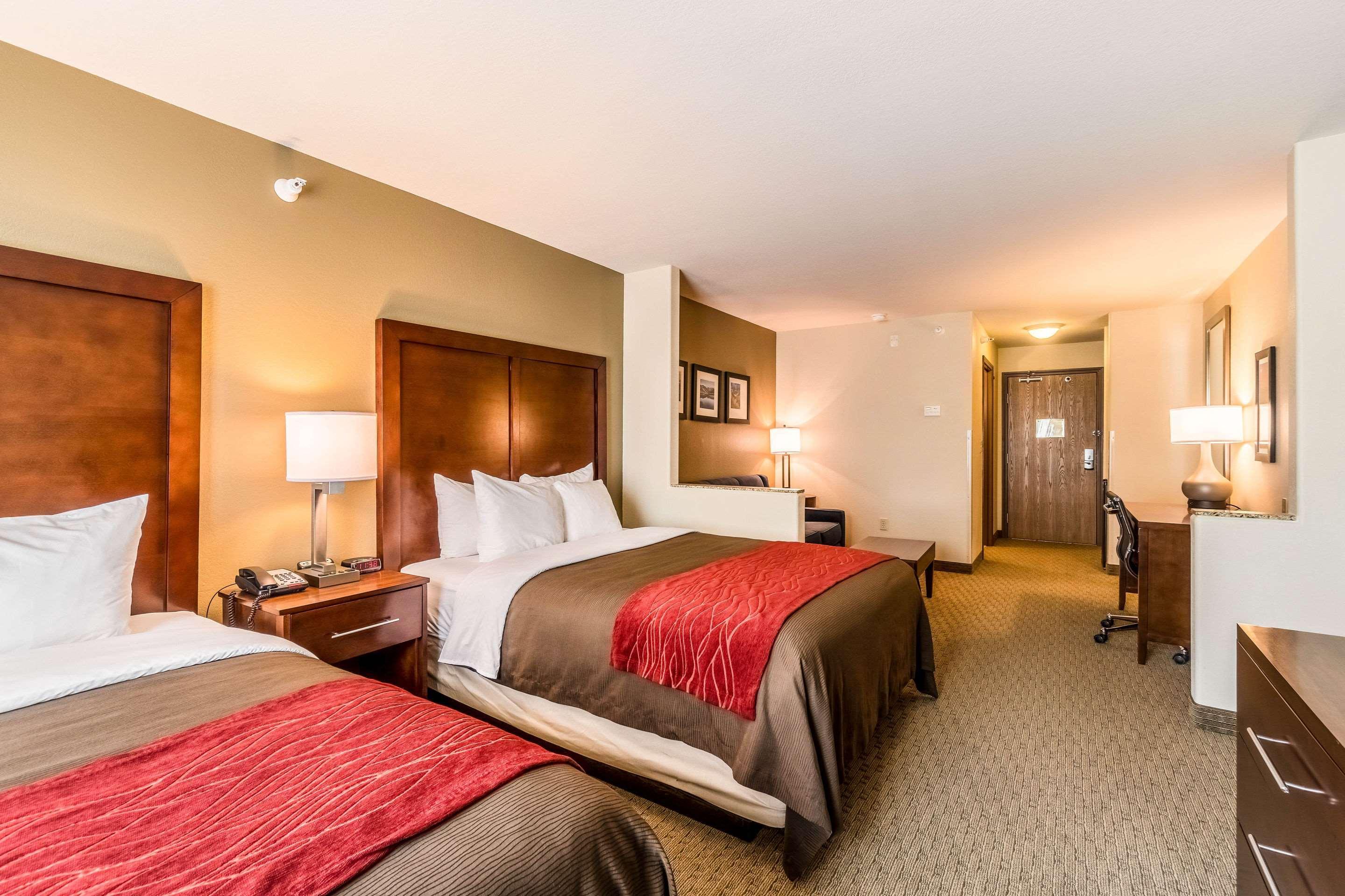 Comfort Inn & Suites Райфъл Екстериор снимка
