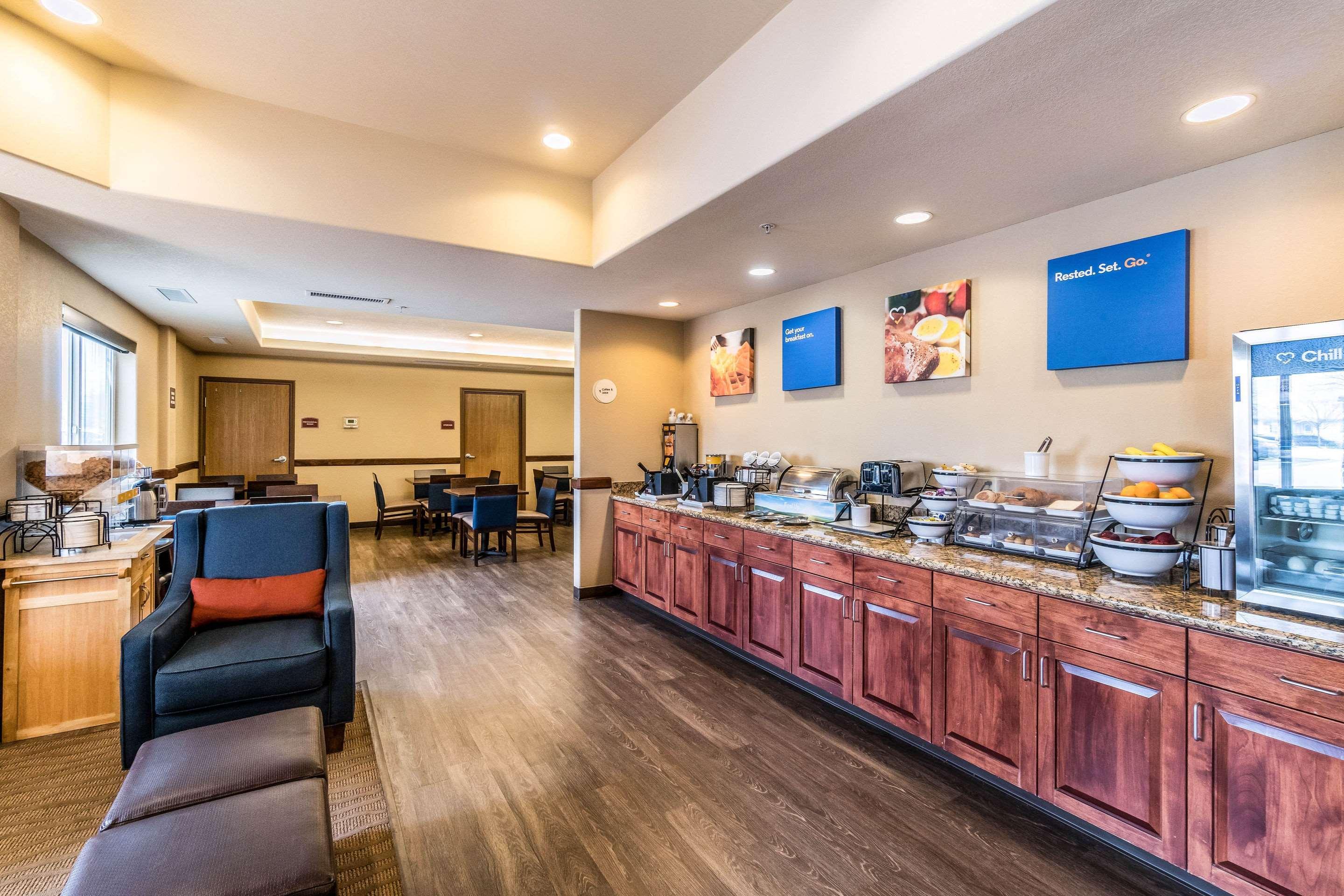 Comfort Inn & Suites Райфъл Екстериор снимка