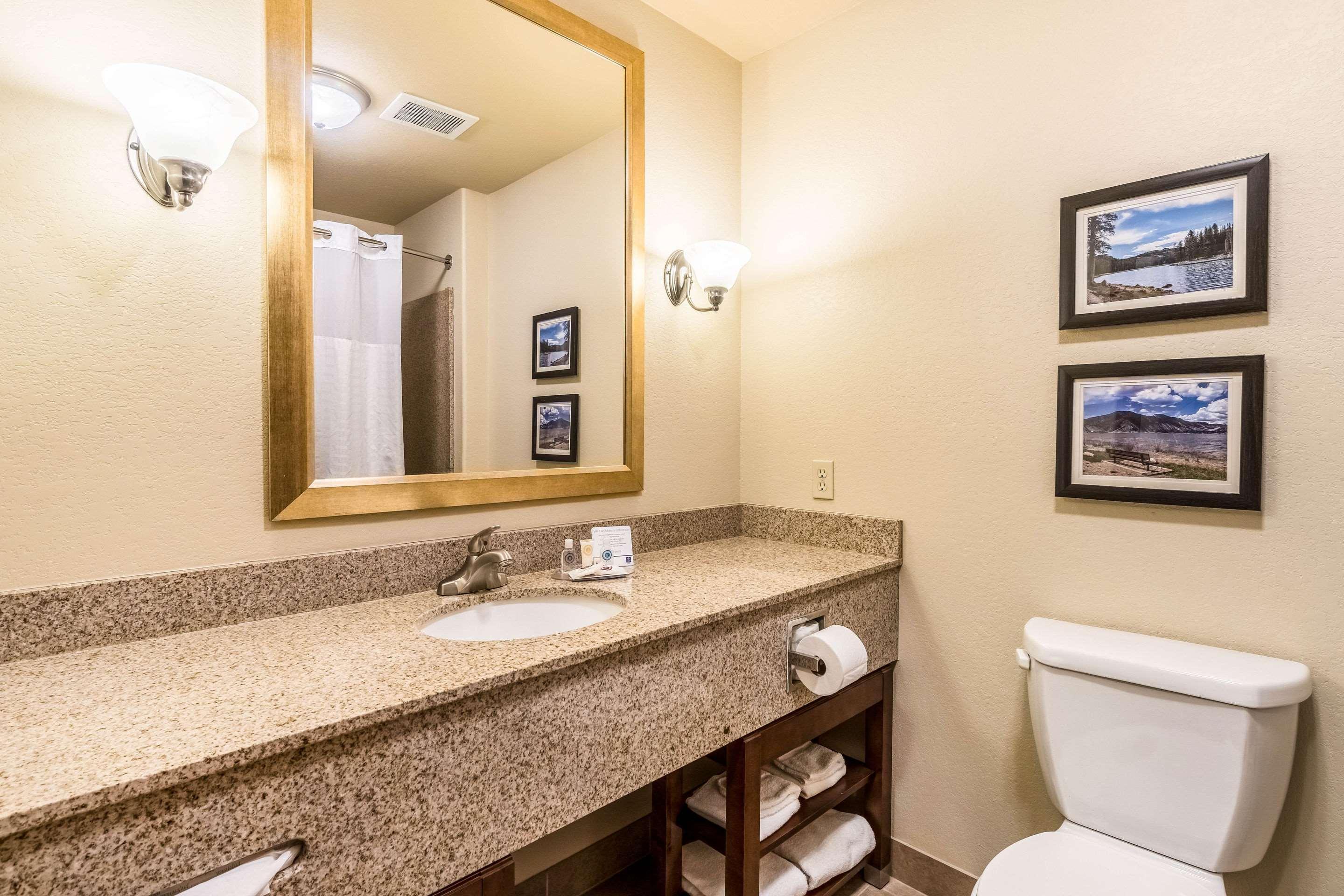 Comfort Inn & Suites Райфъл Екстериор снимка