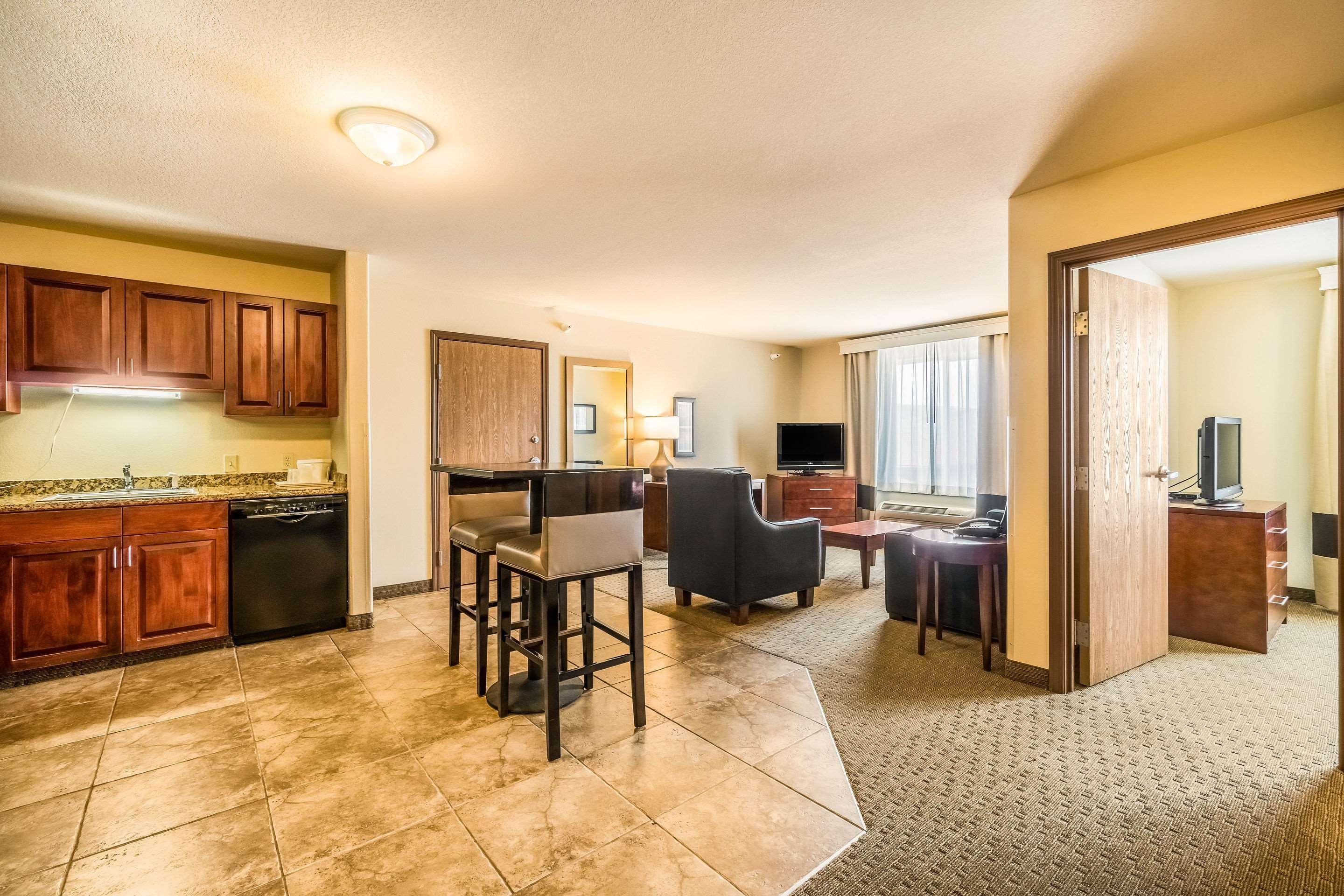Comfort Inn & Suites Райфъл Екстериор снимка