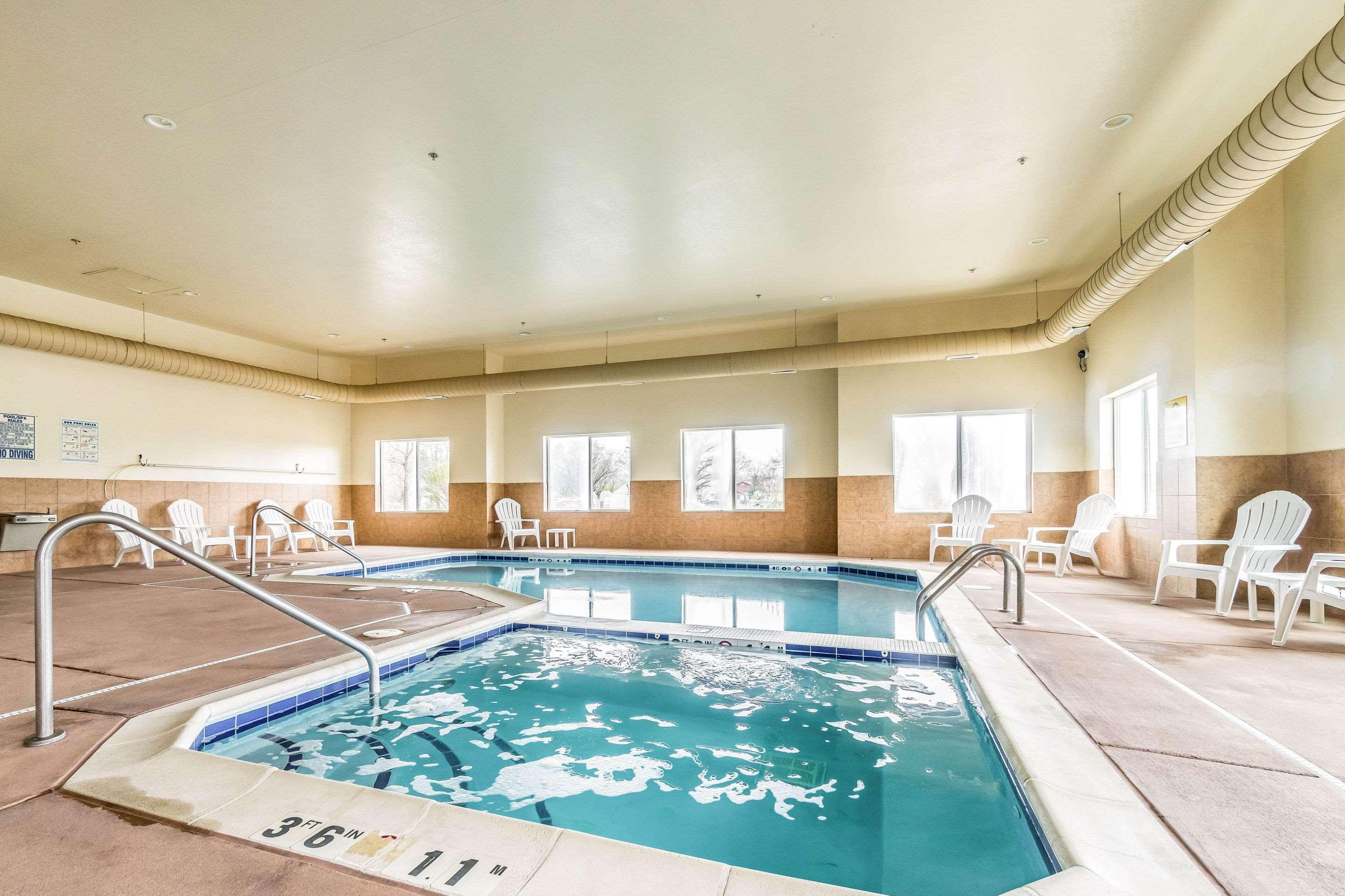 Comfort Inn & Suites Райфъл Екстериор снимка