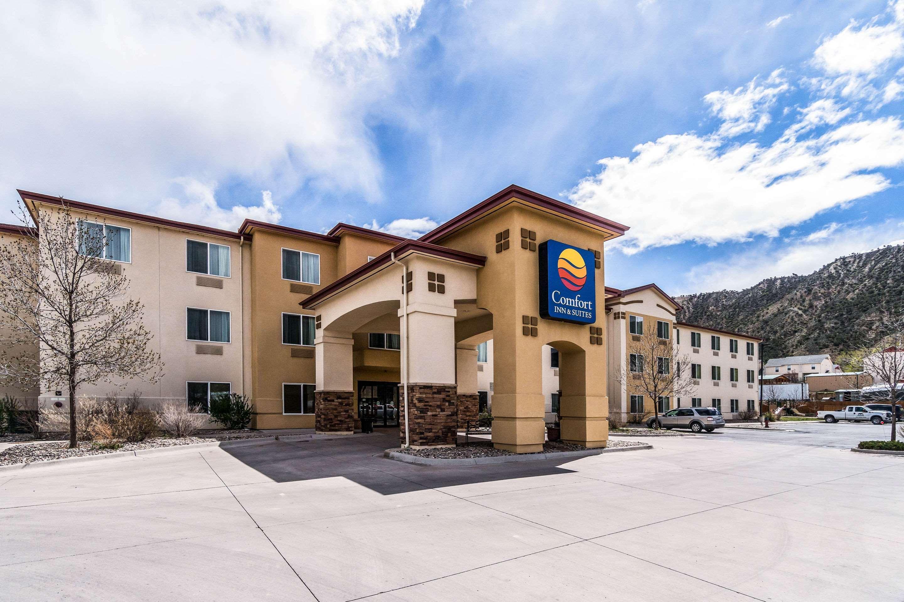 Comfort Inn & Suites Райфъл Екстериор снимка