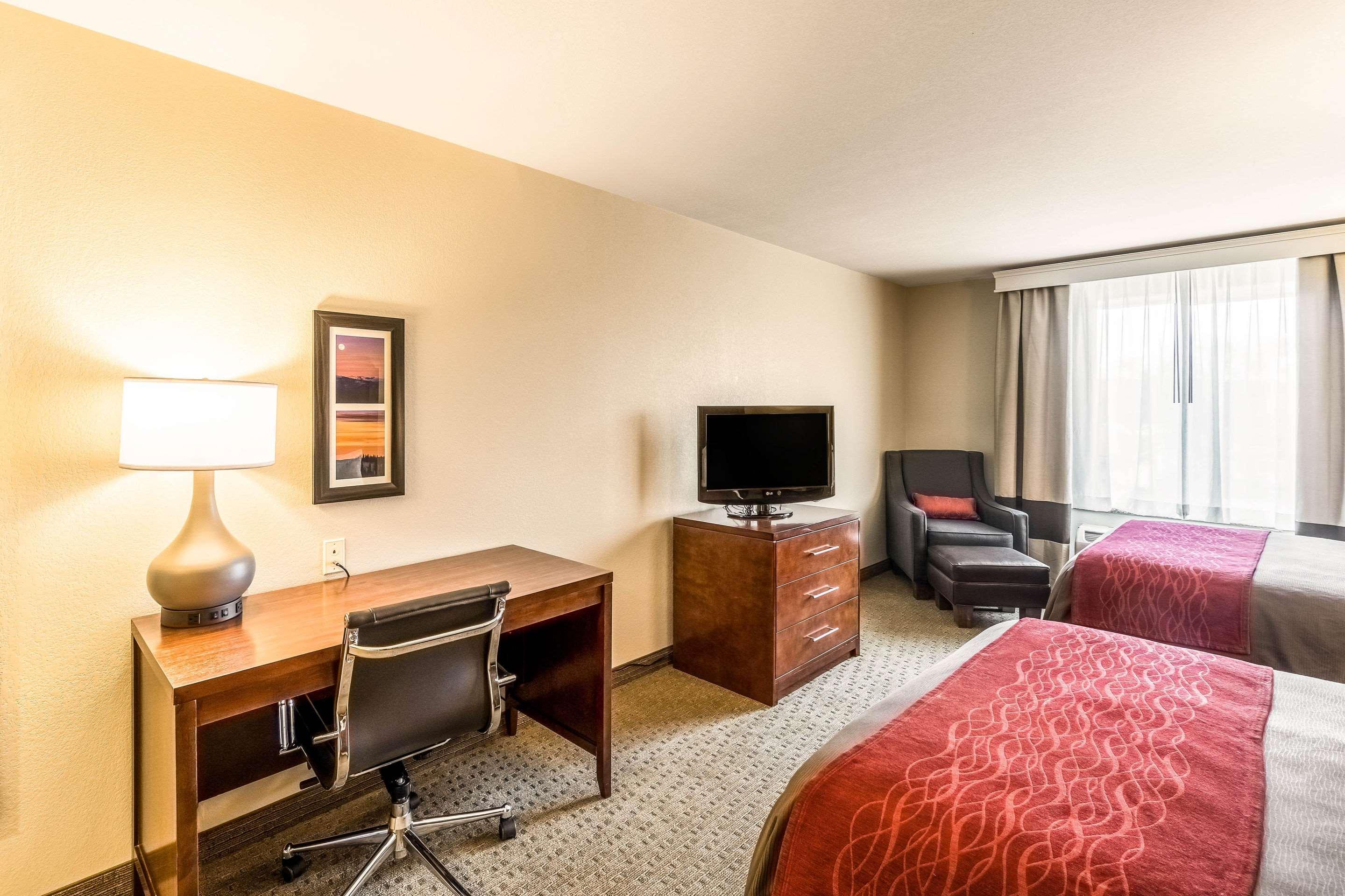 Comfort Inn & Suites Райфъл Екстериор снимка