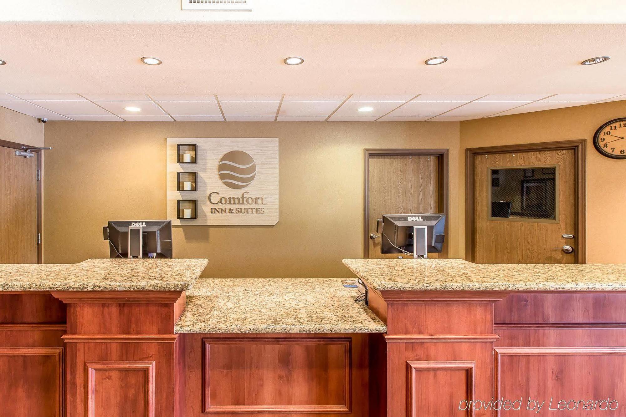 Comfort Inn & Suites Райфъл Екстериор снимка