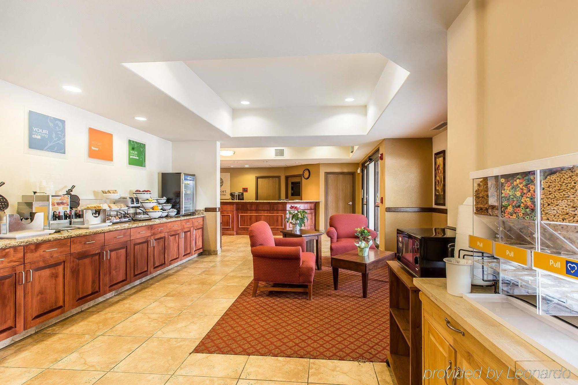 Comfort Inn & Suites Райфъл Екстериор снимка