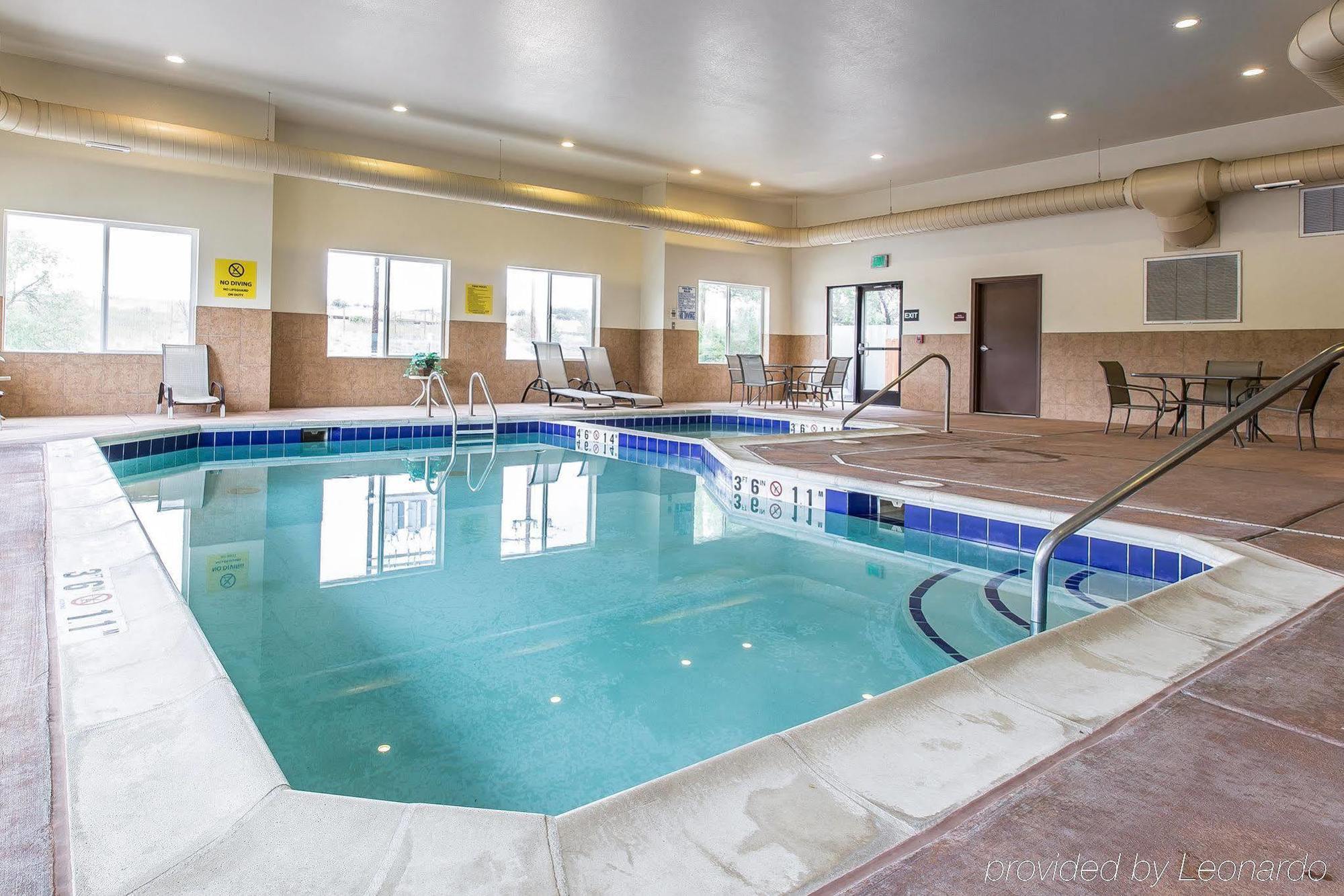 Comfort Inn & Suites Райфъл Екстериор снимка