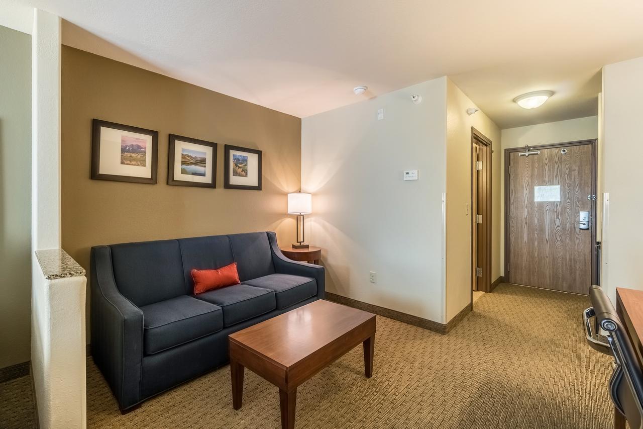 Comfort Inn & Suites Райфъл Екстериор снимка