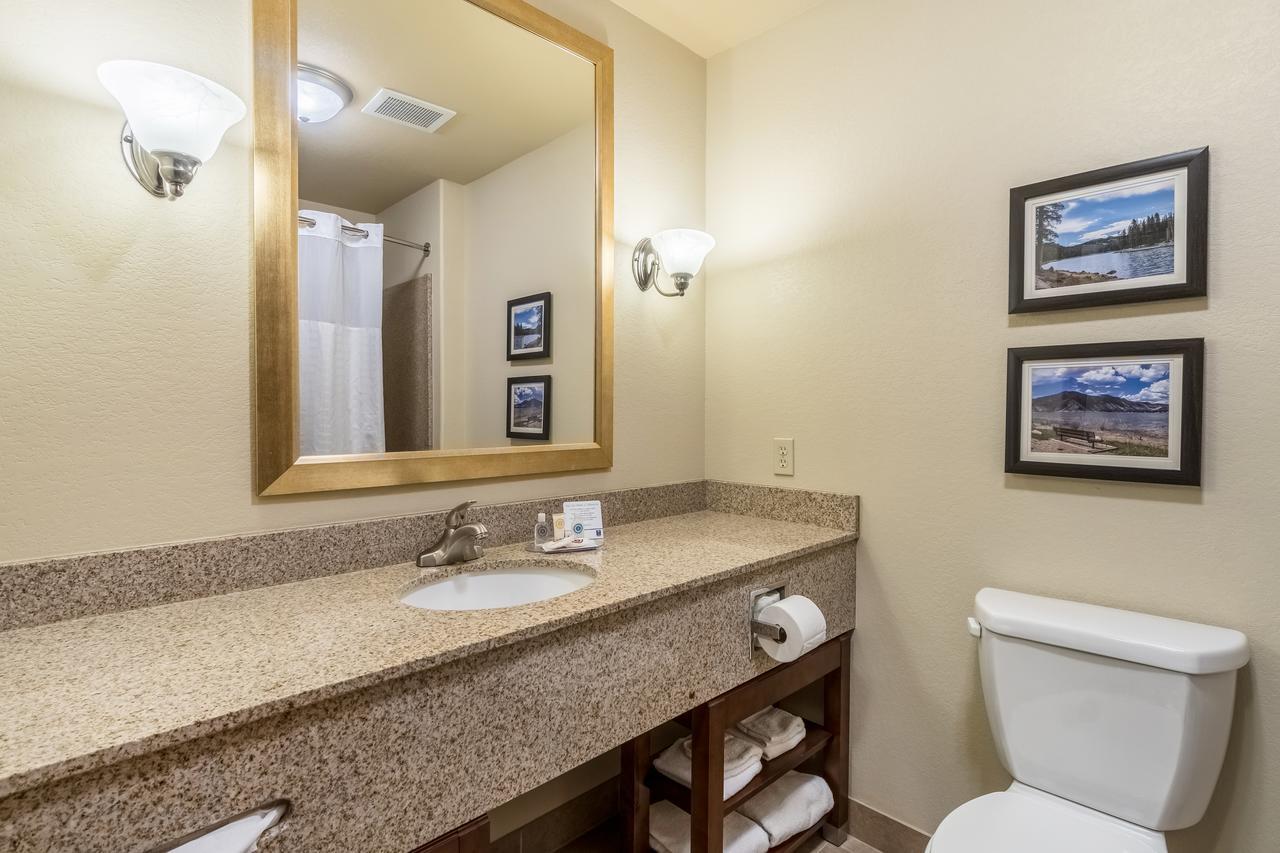 Comfort Inn & Suites Райфъл Екстериор снимка