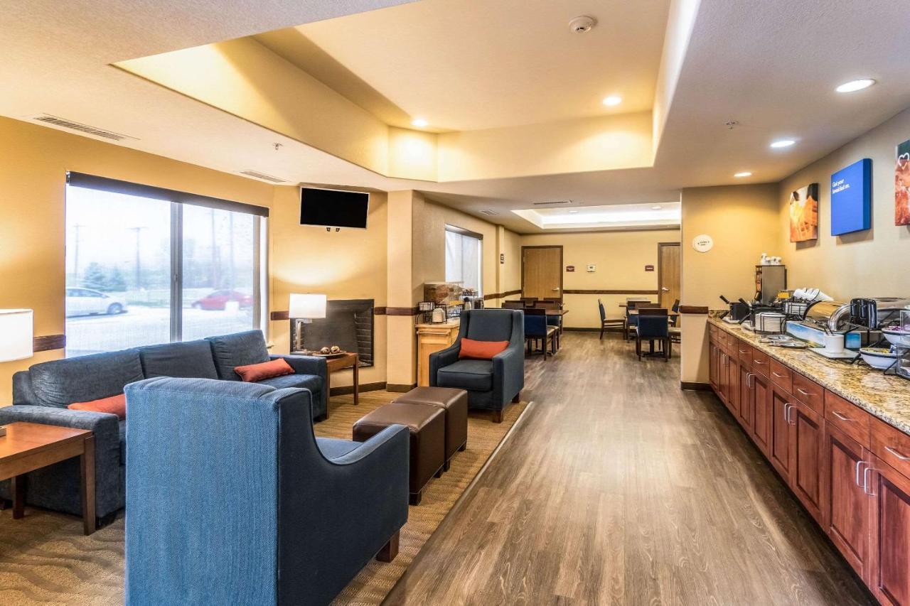 Comfort Inn & Suites Райфъл Екстериор снимка