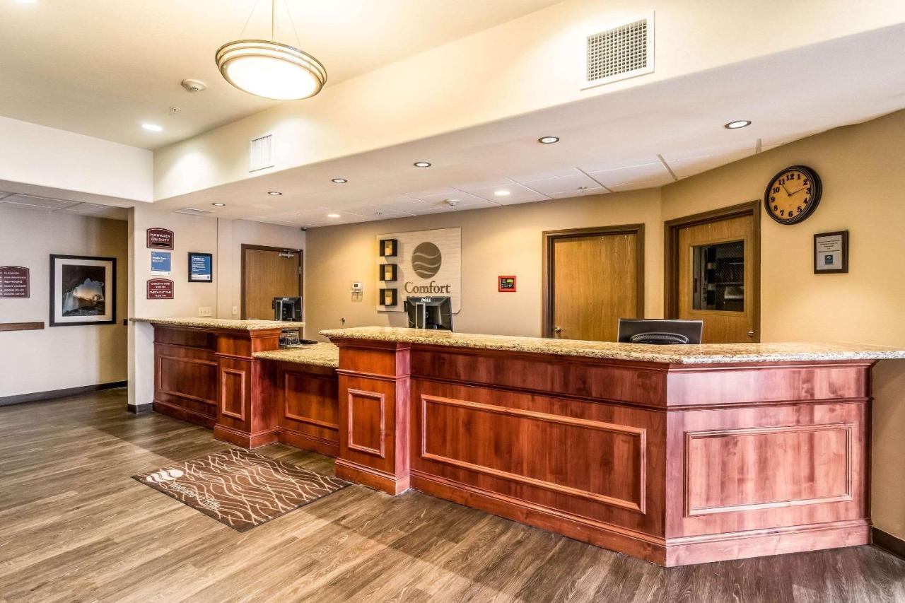 Comfort Inn & Suites Райфъл Екстериор снимка